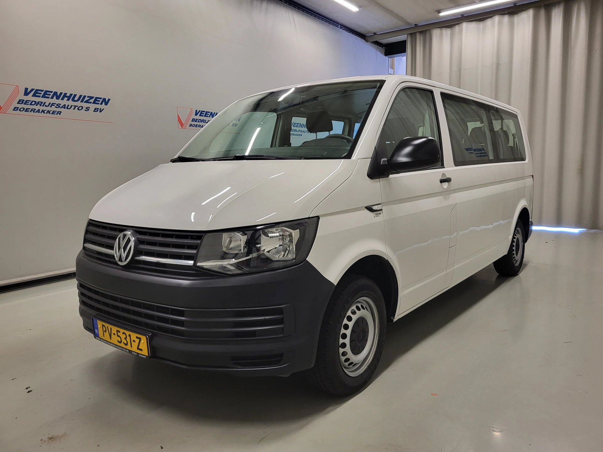 Volkswagen Transporter 2017 - Kombi 2.0TSI L2/H1 9-Personenbus! image 2