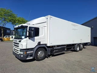 Scania P 2017 - P320 / HYBRIDE / ONLY:294233 KM / LIFT+LENKACHSE / SCHMITZ ISOLATED BOX / PLATFORM / LWDS / NAVI / XENON / AUTOMATIC / EURO-6 / 2017 te koop