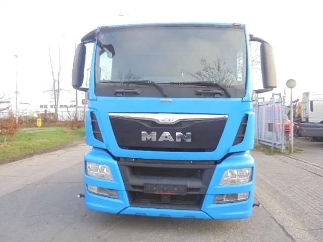 MAN TGS 2016 - 23.440 6X2 RETARDER image 2