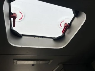 Scania P 2010 - P230 TOP: multifunct. ruimte met airco (camper?), 22kVA generator, hydr. steunpoten, beloopbaar dak, keuken, APK 10-2026 immagine 12