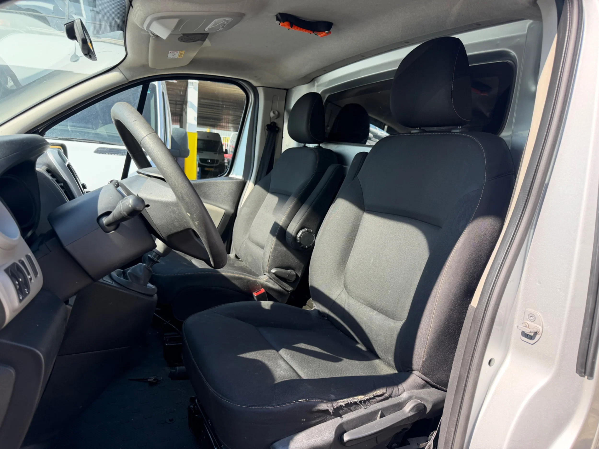 Renault Trafic 2016 - 1.6DCI L1H1 Airco Navi Cruisecontrol EURO 6 MOTOR SCHADE afbeelding 9