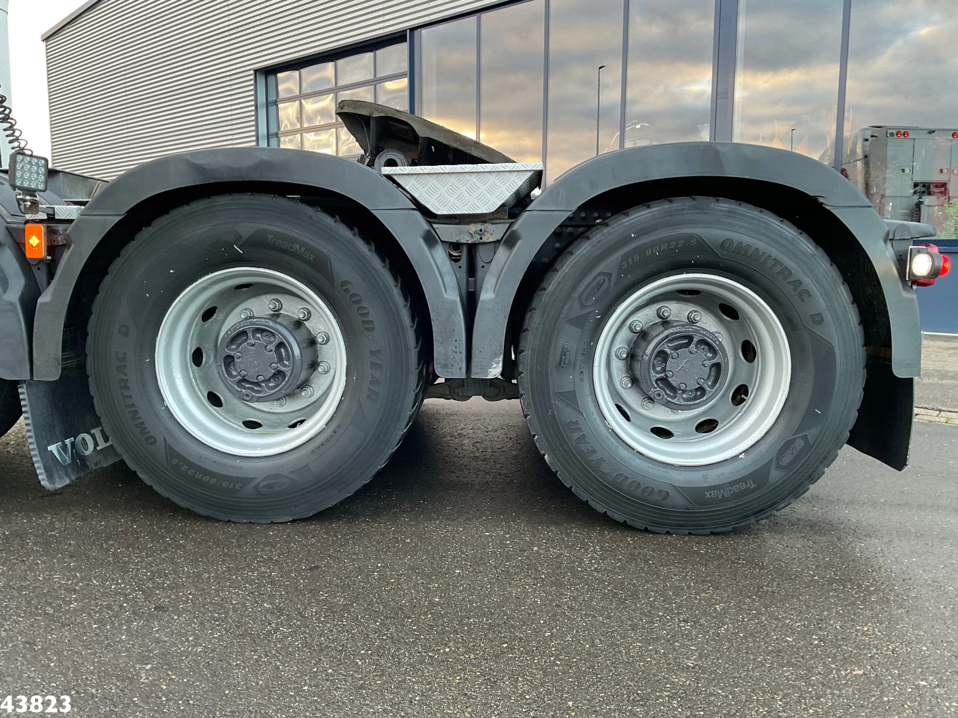 Volvo FH 2016 - 16.750 8x4 Euro 6 Tridem Hydrauliek obrázek 11