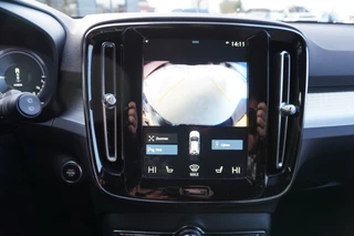 Volvo XC40 2023 - 1.5 T4 Recharge Dark Plus Hybride 20"Licht metalen velgen bild 18