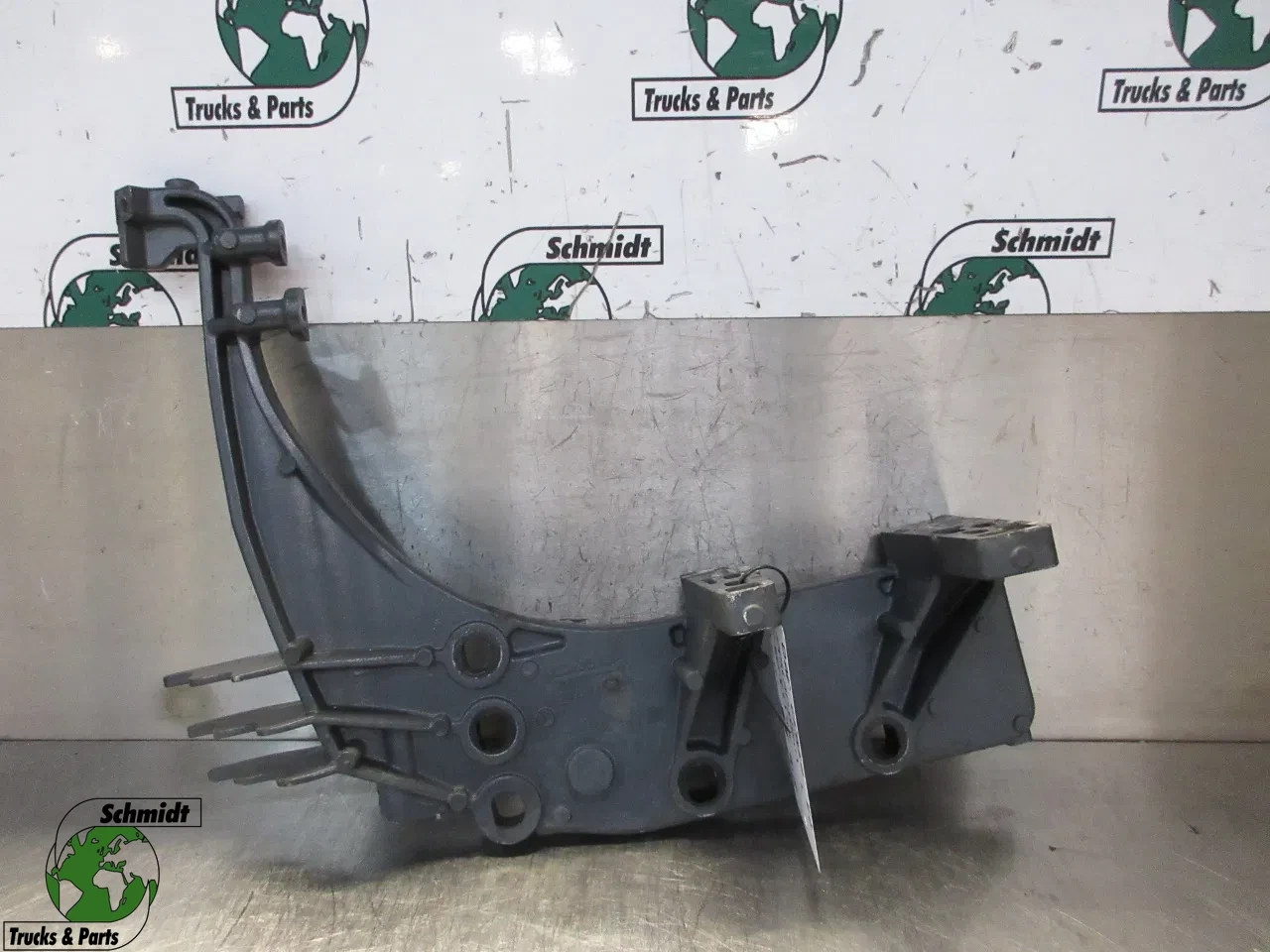 DAF CF 450 - 2035145 DAF BUMPERSTEUN LINKS afbeelding 1