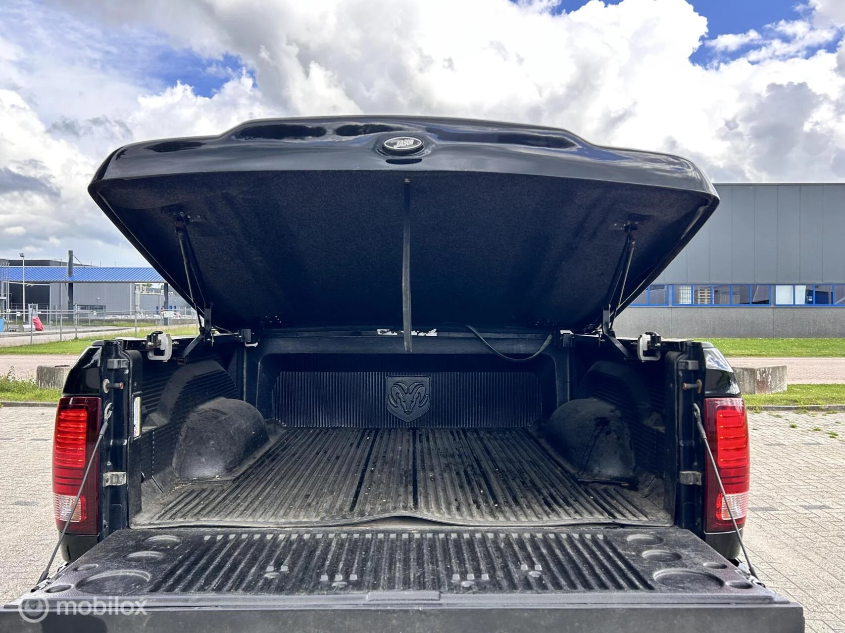 Dodge Ram 1500 2014 - 5.7 V8 Crew Cab 6'4 sport black out MARGE afbeelding 11