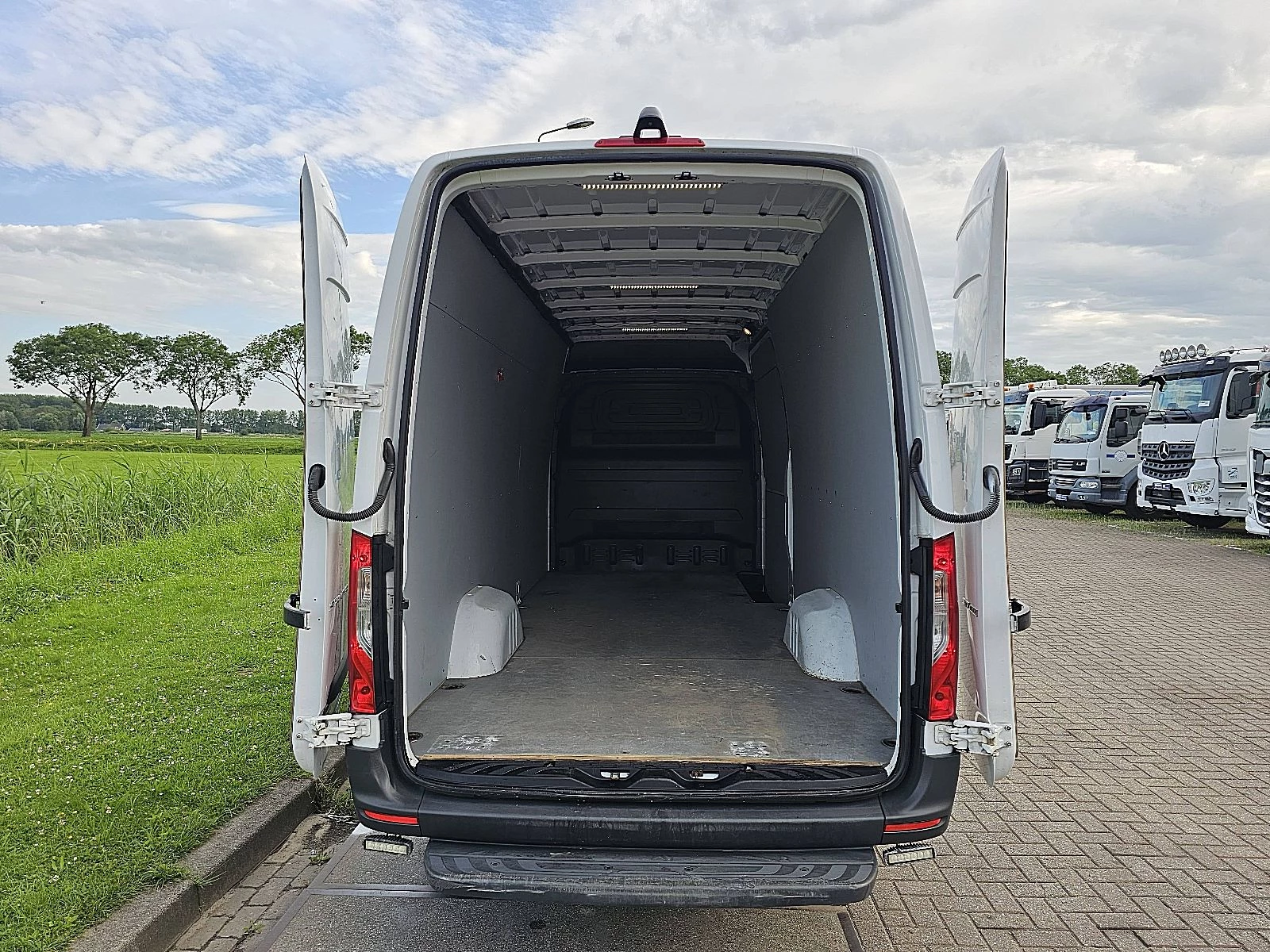 Mercedes-Benz Sprinter 2021 - 317 obrázek 13