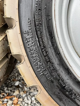 JLG N/A - E450AJ, OTR IN240/ 55D17.5 UNUSED solid tires + rims (set of 2) image 8