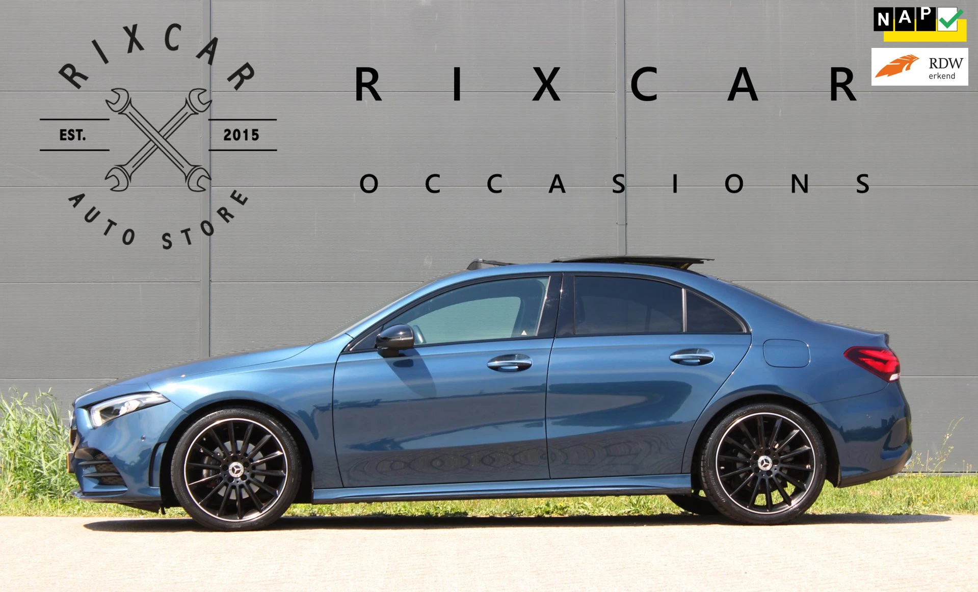 Mercedes-Benz A-Klasse 2023 - 180 AMG Line Panodak Sfeerlicht Keyless afbeelding 1