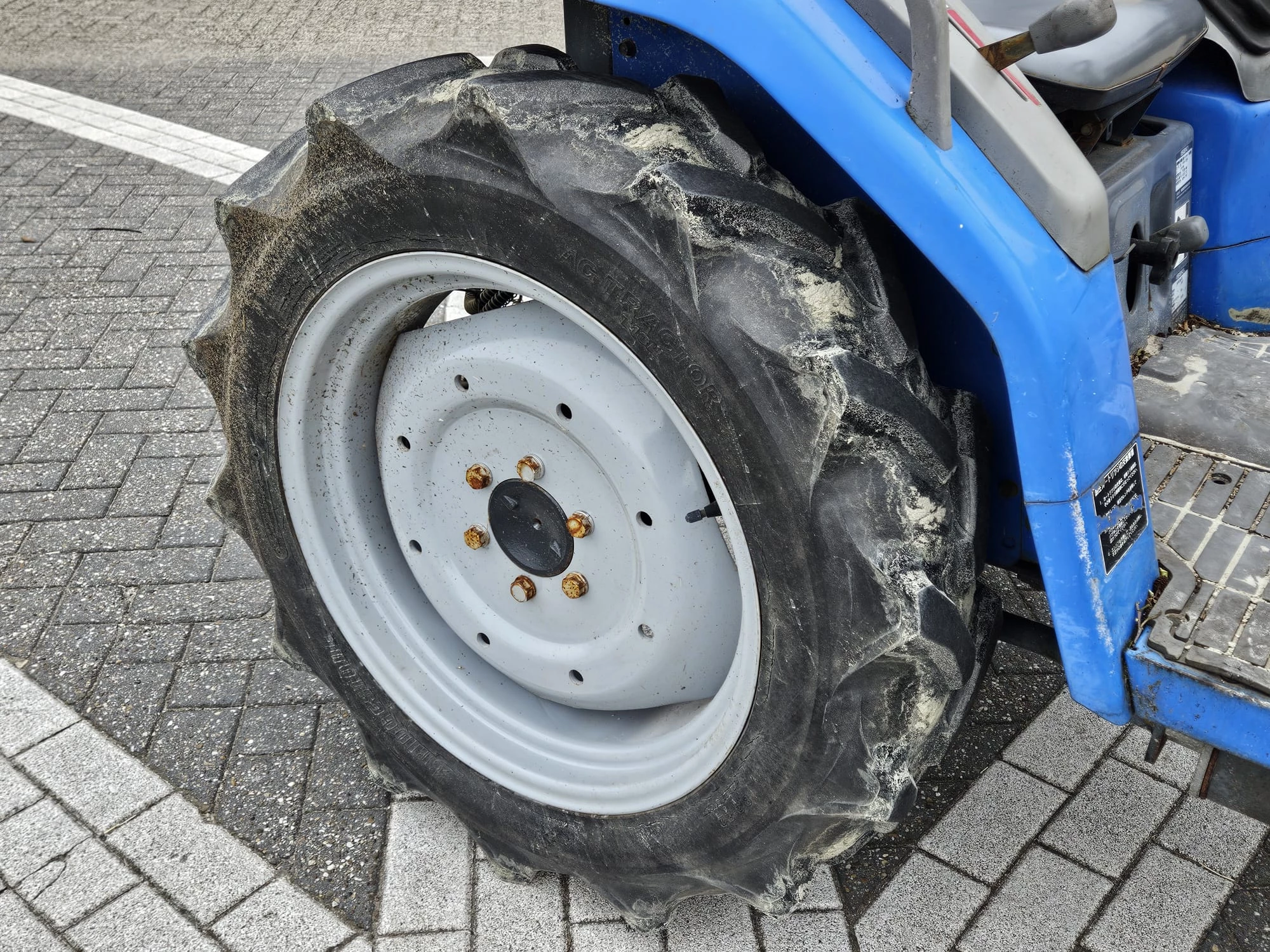 Iseki 1998 - SIAL 1932306+548/456+ compact tractor afbeelding 12