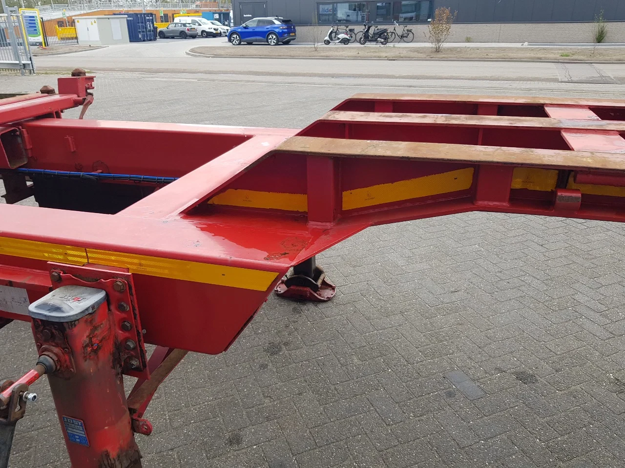Renders 2000 - RSCC 12.27 Sliding Table Multi chassis image 19
