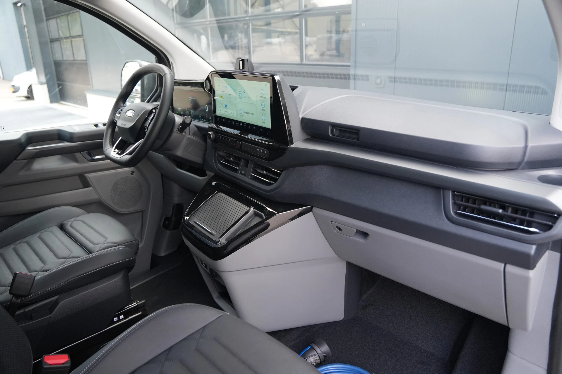 Ford Tourneo Custom 2026 - 340 2.5 PHEV L2H1 Titanium X 232pk | ACC | Pano | B&O | Elek. schuifdeuren | 360 camera | Elek-Trekhaak | Prijs excl. BTW | Rijklaar afbeelding 42