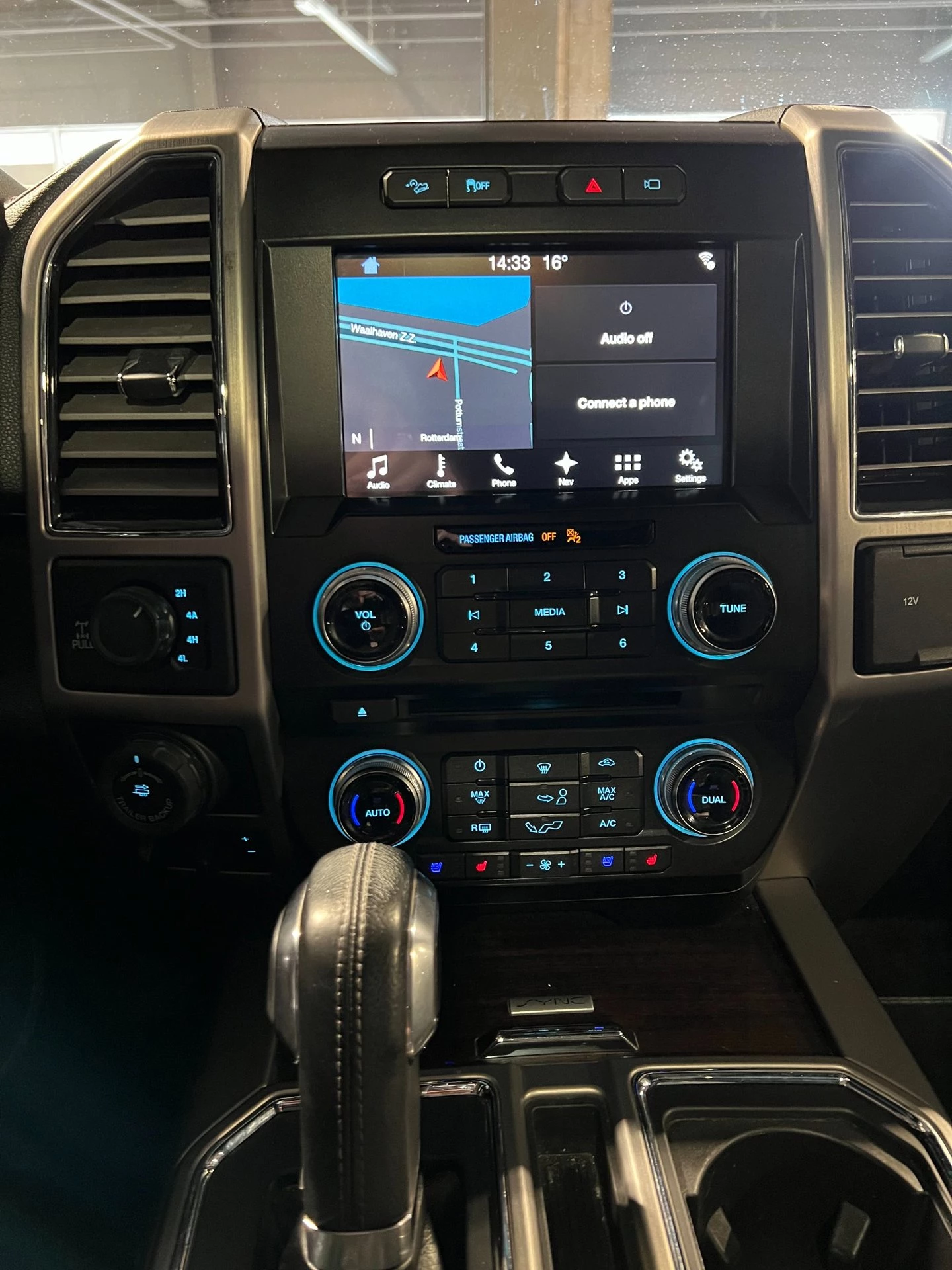 Ford F-150 2017 - USA 5.0 V8 SuperCrew PLATINUM image 24