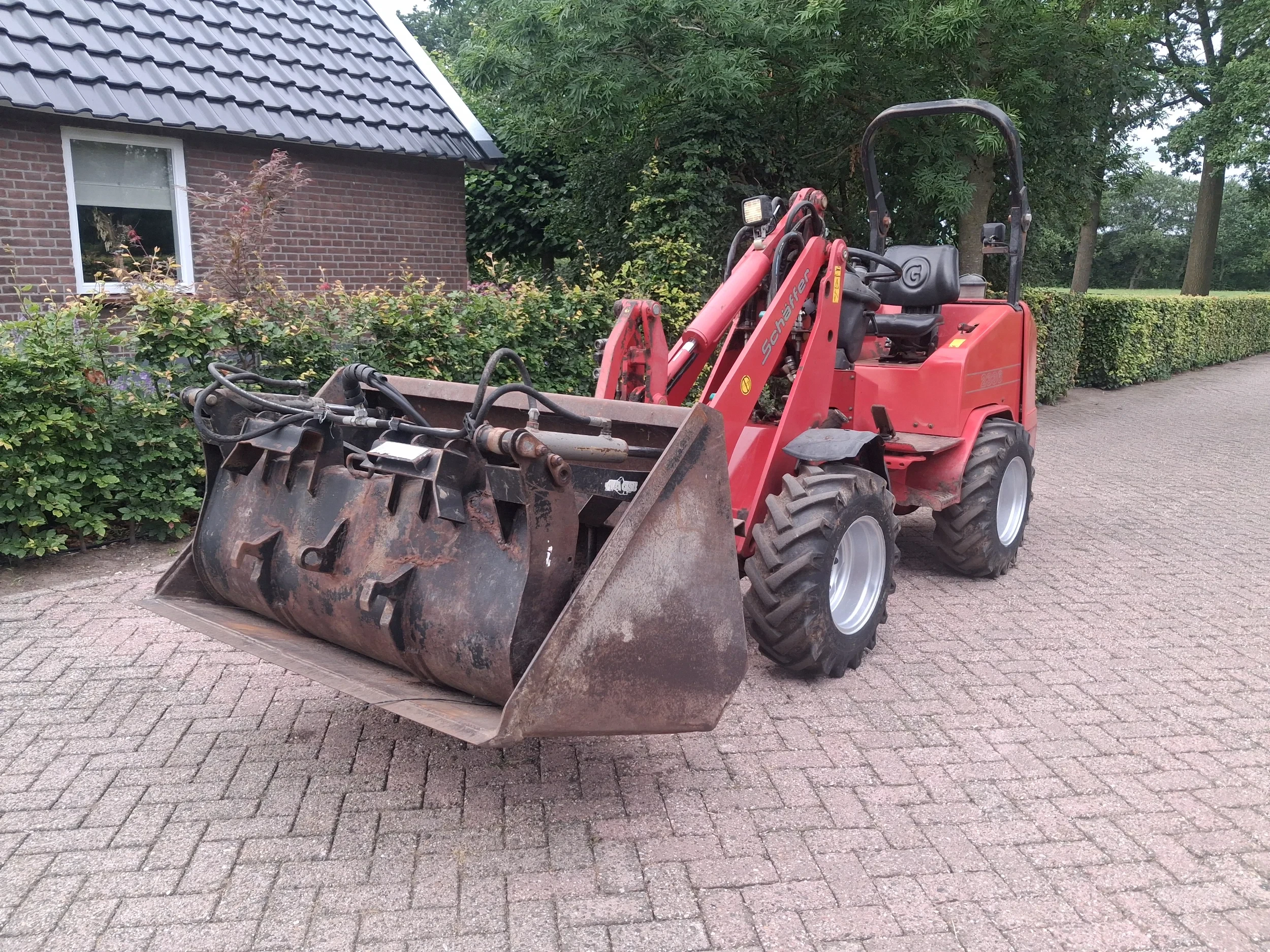 Schäffer 2336 2009 - 2336 met bak en mestklem afbeelding 8