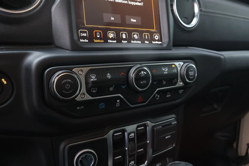 Jeep Wrangler 2022 - 4XE 380 Plug In Hybrid SAHARA / GOBI / 20 inch Bawarrion obrázek 38