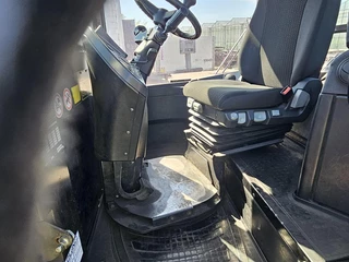 Terberg RT283 | TERMINAL TRACTOR 4X4| TURNING CHAIR. | AUTOMATIC GEAR |19208 HOURS HYDRAULIC SYSTEM. 2016 - N/A immagine 19