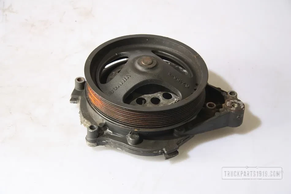 Scania - 2224045 Koelvloeistof Pomp Assy afbeelding 1