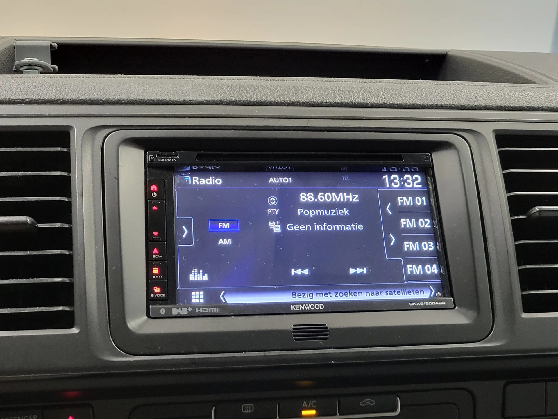 Volkswagen Transporter 2017 - Kombi 2.0TSI L2/H1 9-Personenbus! image 12