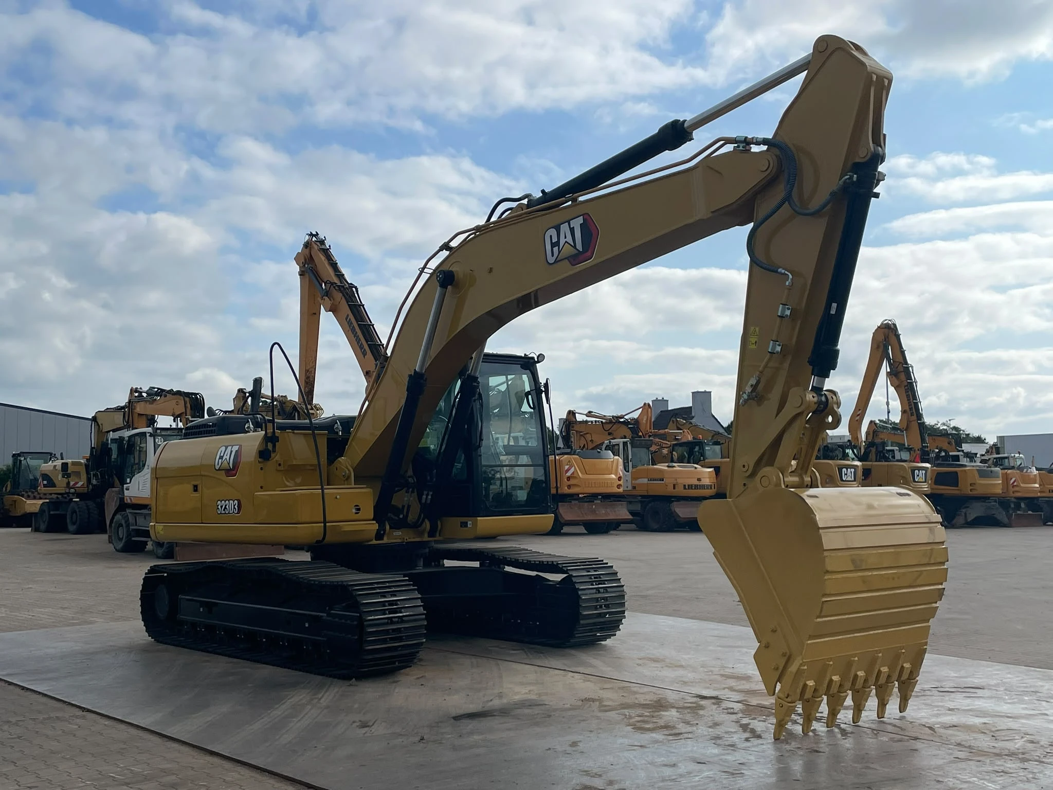Caterpillar 323D3 2025 Bild 7