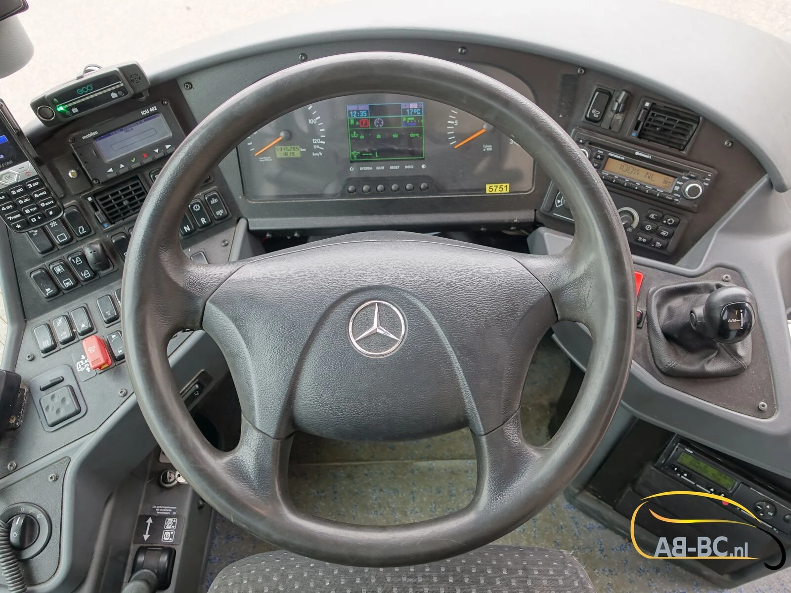 Mercedes-Benz Intouro 49 Seats Liftbus EURO 6 2016 image 49