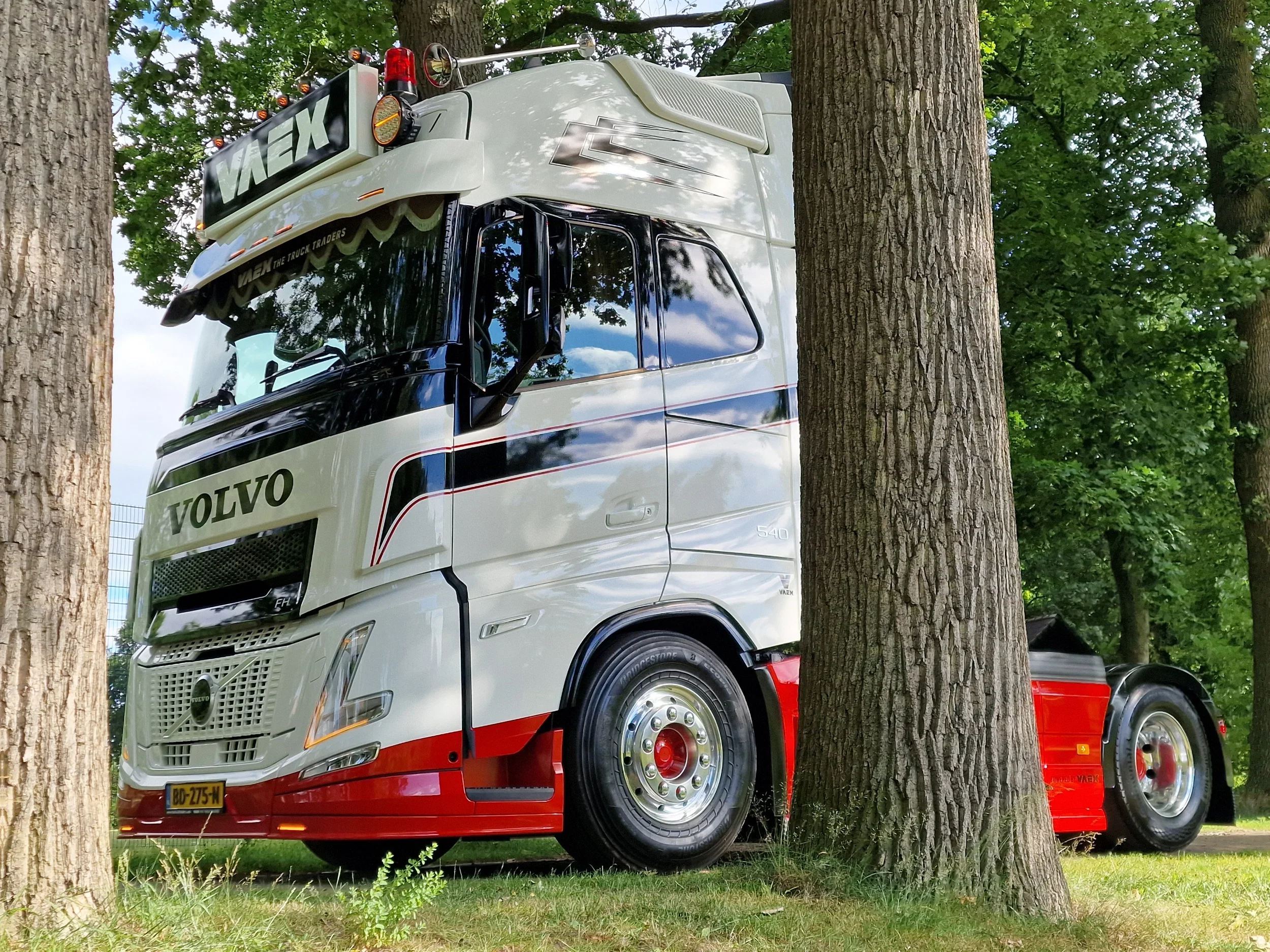 Volvo FH 2026 - 540 Aero Globetrotter XL 4x2 - New - Full spec - Show Truck - BUFFL interior - Retarder - I parkcool - Full air immagine 30