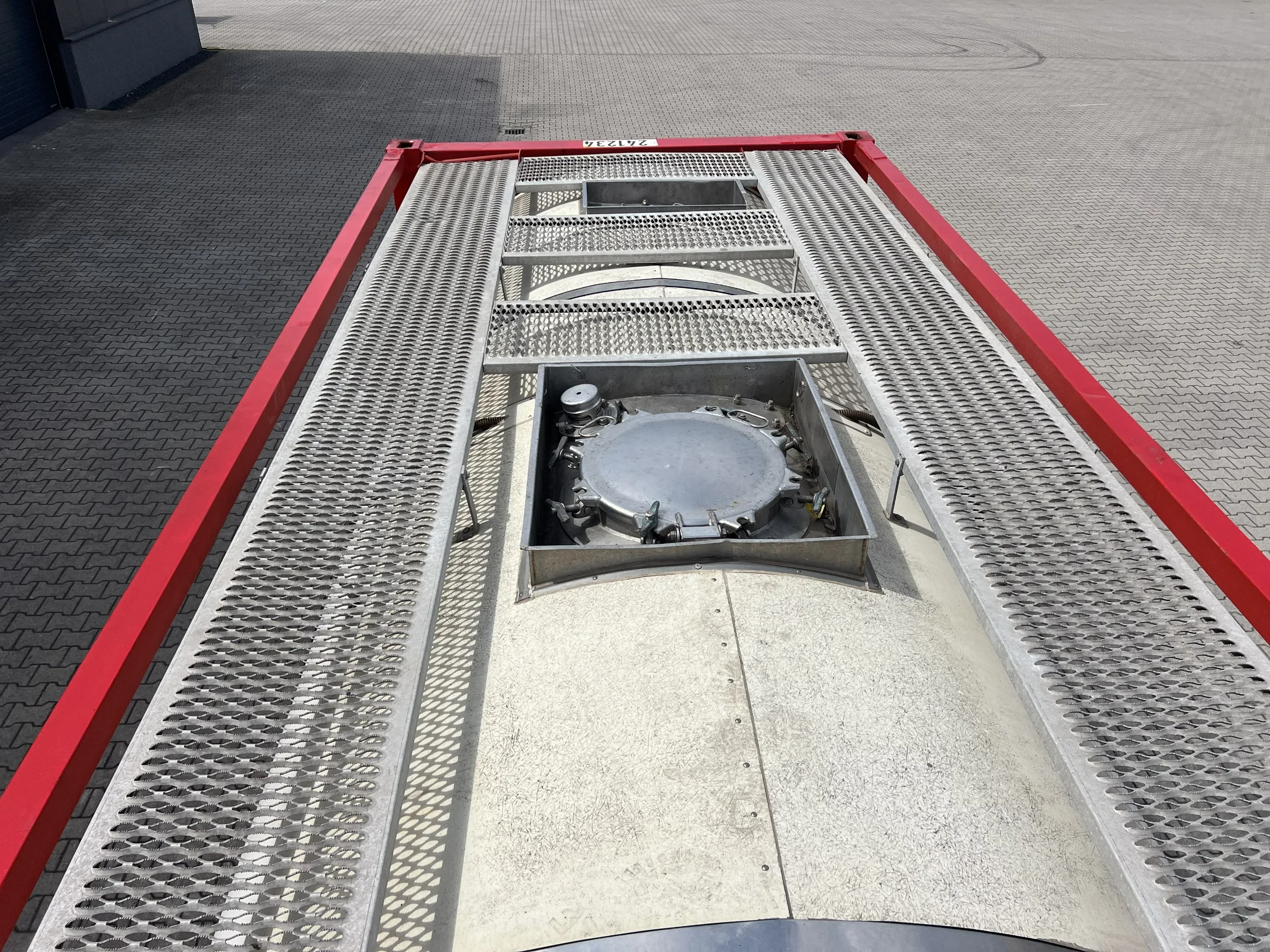 Welfit Oddy 1997 - 20FT ISO, 24.000L / 1-COMP. / UN PORTABLE T11/ valid 2,5Y/CSC-inspection till 09/2026 afbeelding 13