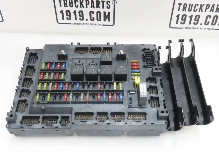 Mercedes-Benz - Electrical System ECU SAM cabine MB MP4 afbeelding 1
