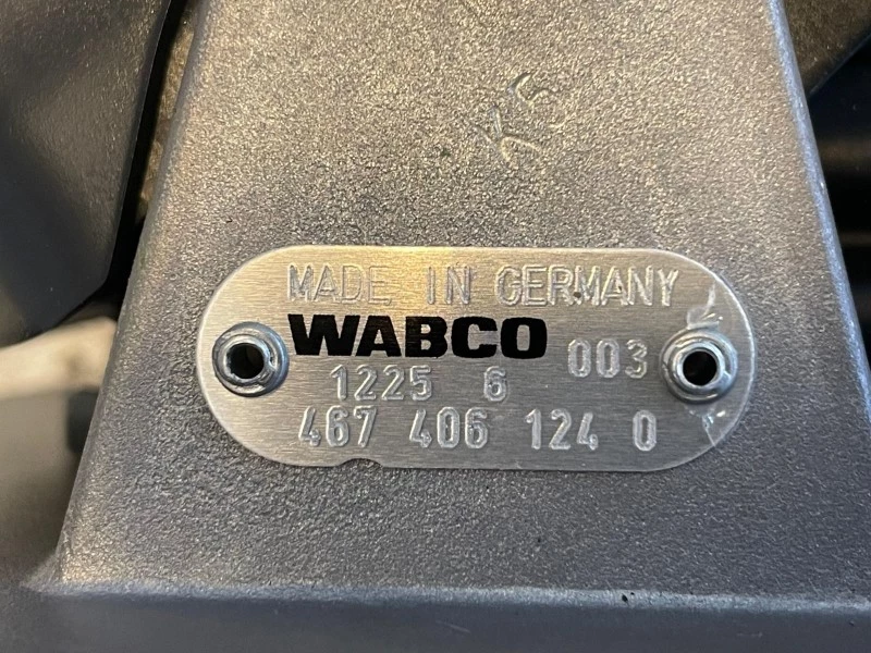 Diverse 2025 - WABCO 4674061240 MOTORWAGENREMKLEP HYDRAULISCH O&K MACHINES 2928149 (ALS NIEUW) obrázek 4