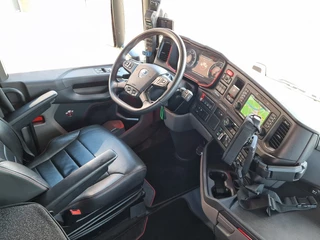 Scania S 2023 - 590S V8 NGS 6x4 - HIAB Multilift 24T + Box with Palfinger crane - Like new - Retarder - Full air - Leather obrazek 26