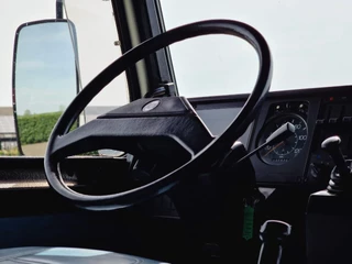 Scania R142-V8 1987 - 420 V8 - Old timer - Clean chassis/cab/interior - Dutch registration image 27