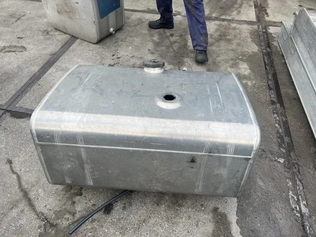 Diversen 460 liter brandstof tank afbeelding 1