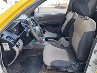 Mitsubishi L200 2006 - , 4x4 , 2.5 Di-D , Club cab afbeelding 11