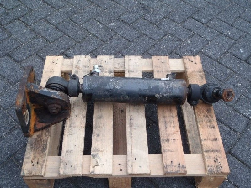MAN - 81.47501-6059 / 82.47501-6020 BOOSTER CYLINDER TGA 8X2-8X4 image 2