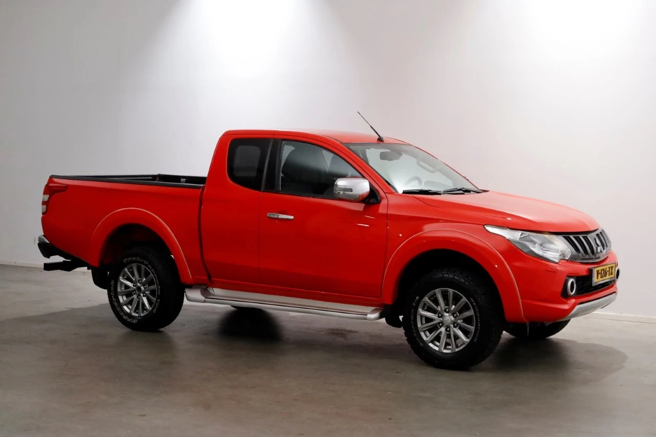 Mitsubishi L200 2018 - 2.4 DI-D 180pk Club Cab Intense 4x4 High/Low Gearing + Diff. Lock 12-2018 afbeelding 10