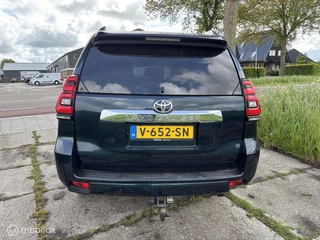 Toyota Land Cruiser 2018 - 2.8 D-4D-F Executive Window Van obrazek 3