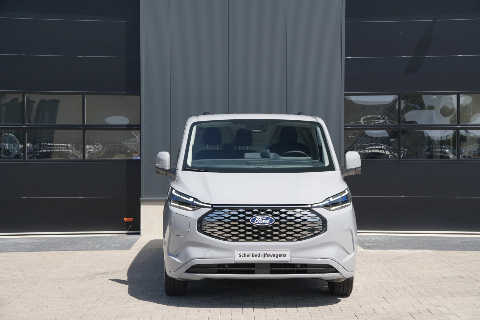 Ford E-Transit Custom 2026 - 340 L2H1 Limited 71 kWh 218pk - 2x Schuifdeur - AGR Bestuurdersstoel - Trekhaak - ACC - B&O - Navi - Stoel/Stuurverwarming - 360 Camera - Blindspot - Rijklaar obrázek 2