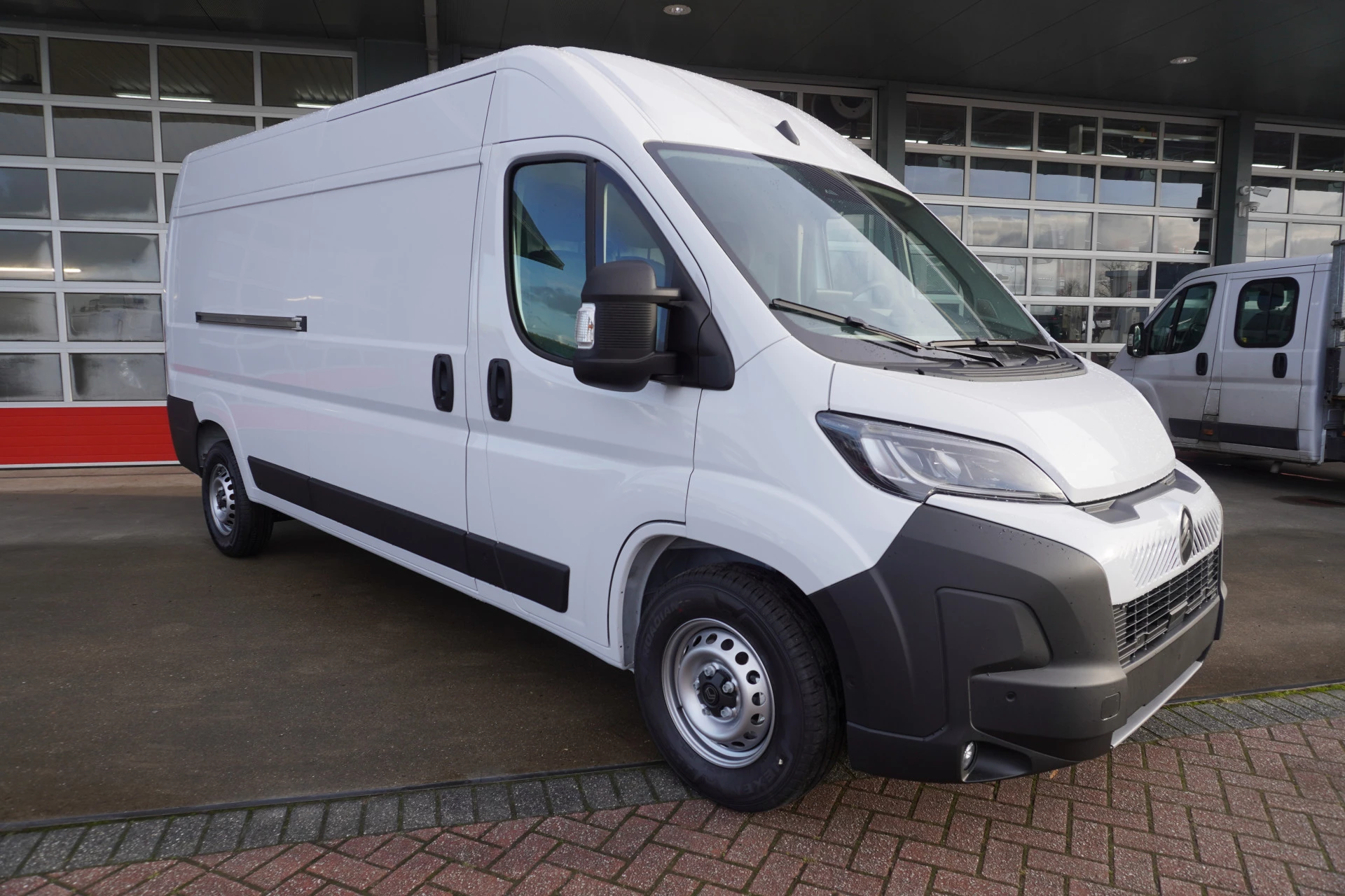 Citroën Jumper 2024 - 335 2.2 BlueHDi 180PK L3H2 Automaat obrázek 2
