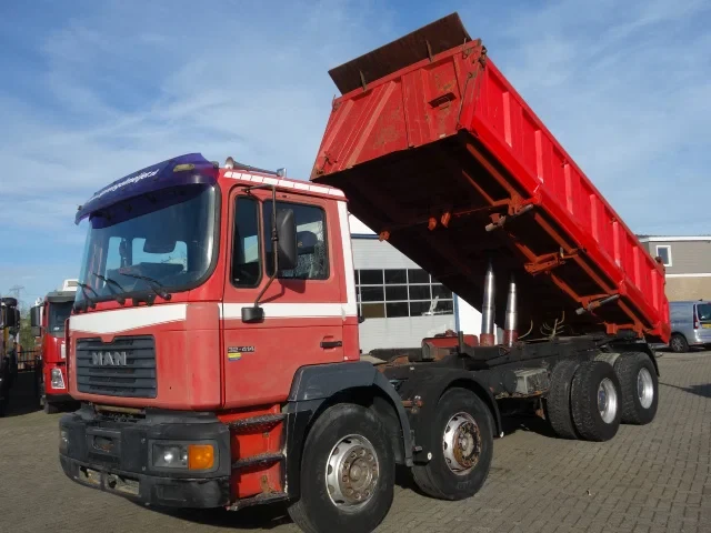 MAN 32.414 1999 - 3 site tipper manule fuel pump afbeelding 1