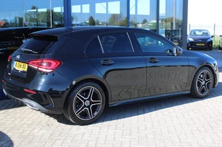 Mercedes-Benz A-Class 2021 - 180 AUT7 AMG LINE NIGHT PAKKET SFEER WIDESCREEN NL AUTO imagem 2