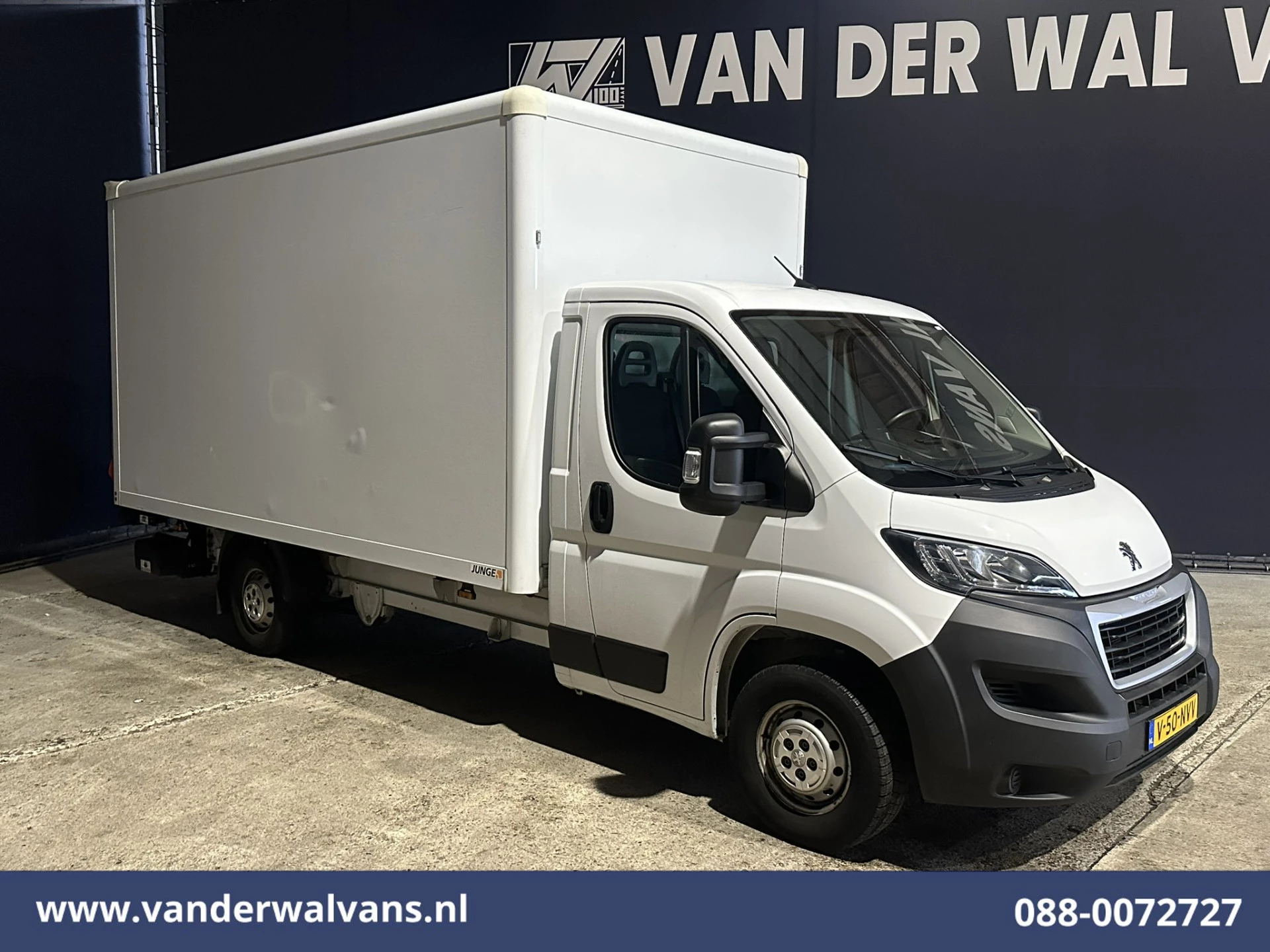 Peugeot Boxer 2022 - 2.2 BlueHDi 141pk Bakwagen 436cm Lang Laadklep Euro6 Airco | 1055kg laadvermogen | Camera image 10