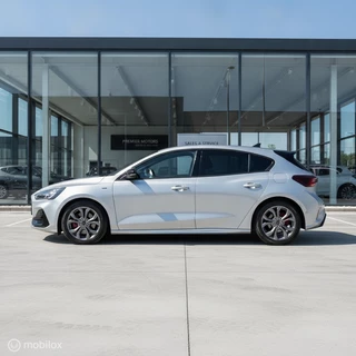 Ford Focus 2022 - 1.0 EcoBoost Hybrid Titanium Style ST-Line Aut obrazek 7