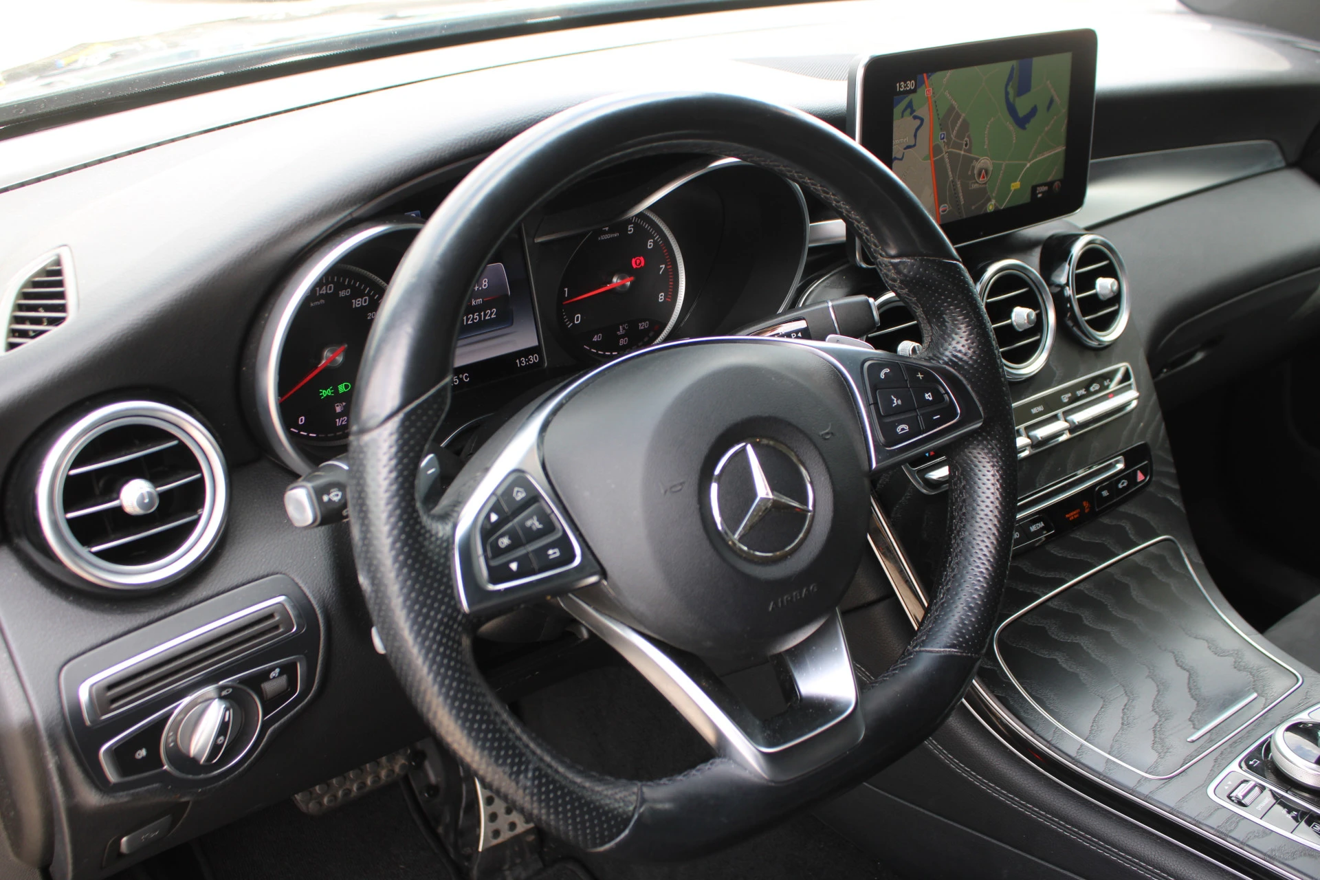 Mercedes-Benz GLC 2019 - 250 4MATIC AMG LINE NIGHT PAKKET COMAND CARPLAY <<NL AUTO>> afbeelding 17