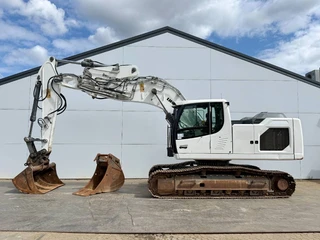 Liebherr 2020 - R922LC - 2 Buckets Included / Automatic Greasing en venta