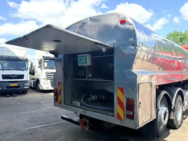 MAN TGA 2001 - 26.310 A 6x2 15.000 WATERTANK (ZF16 MANUAL GEARBOX / STEEL SUSPENSION FRONT-AXLE / LIFT-AXLE / COUNTER / PUMP)ETC. afbeelding 6