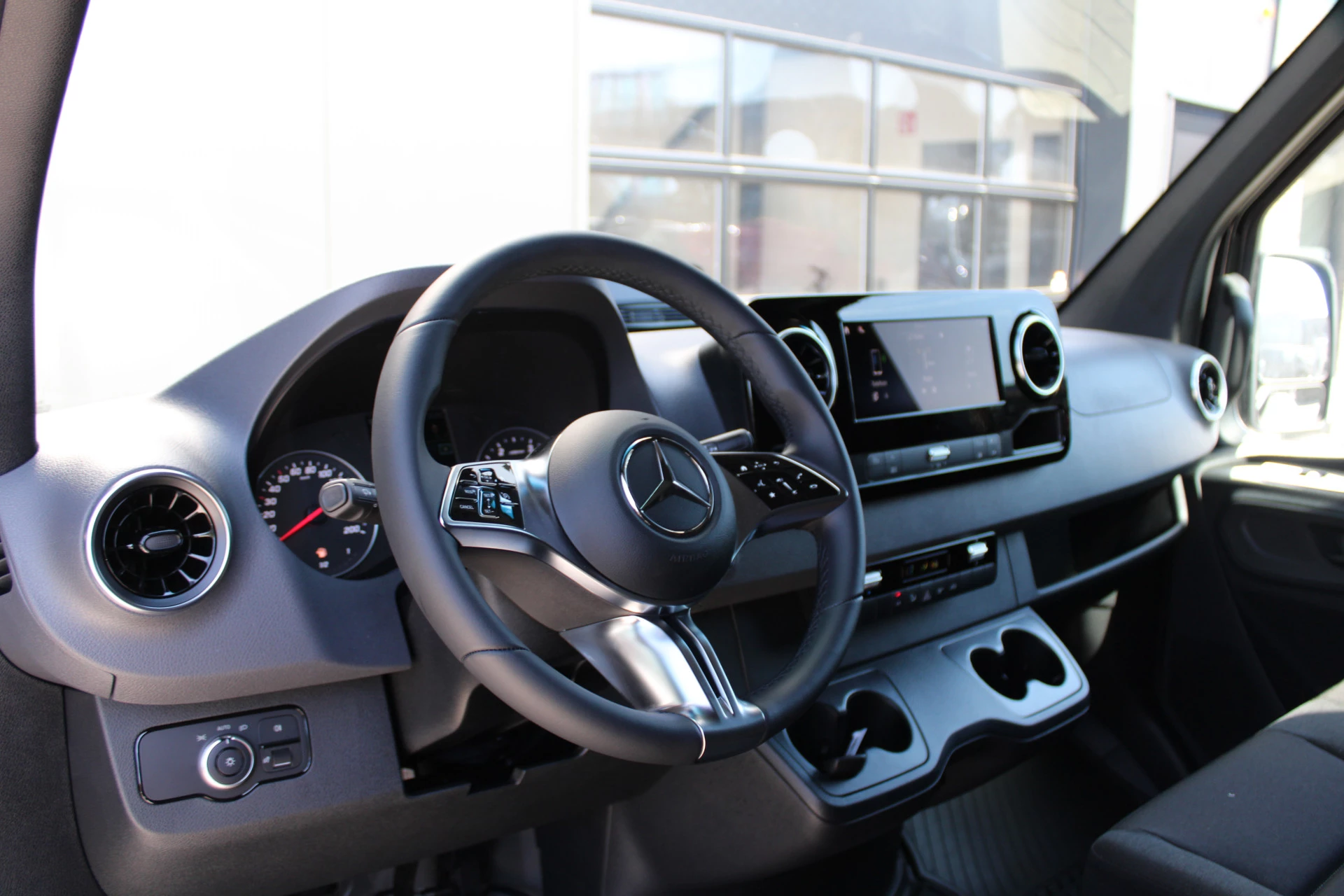 Mercedes-Benz Sprinter 2024 - 317CDI L2H2 Select - LED - Mbux 10 - 3.5t Trekhaak - Geveerde Stoel - Betimmering - Camera - Carplay - Blind spot - Cruise - Rijklaar obrázek 14