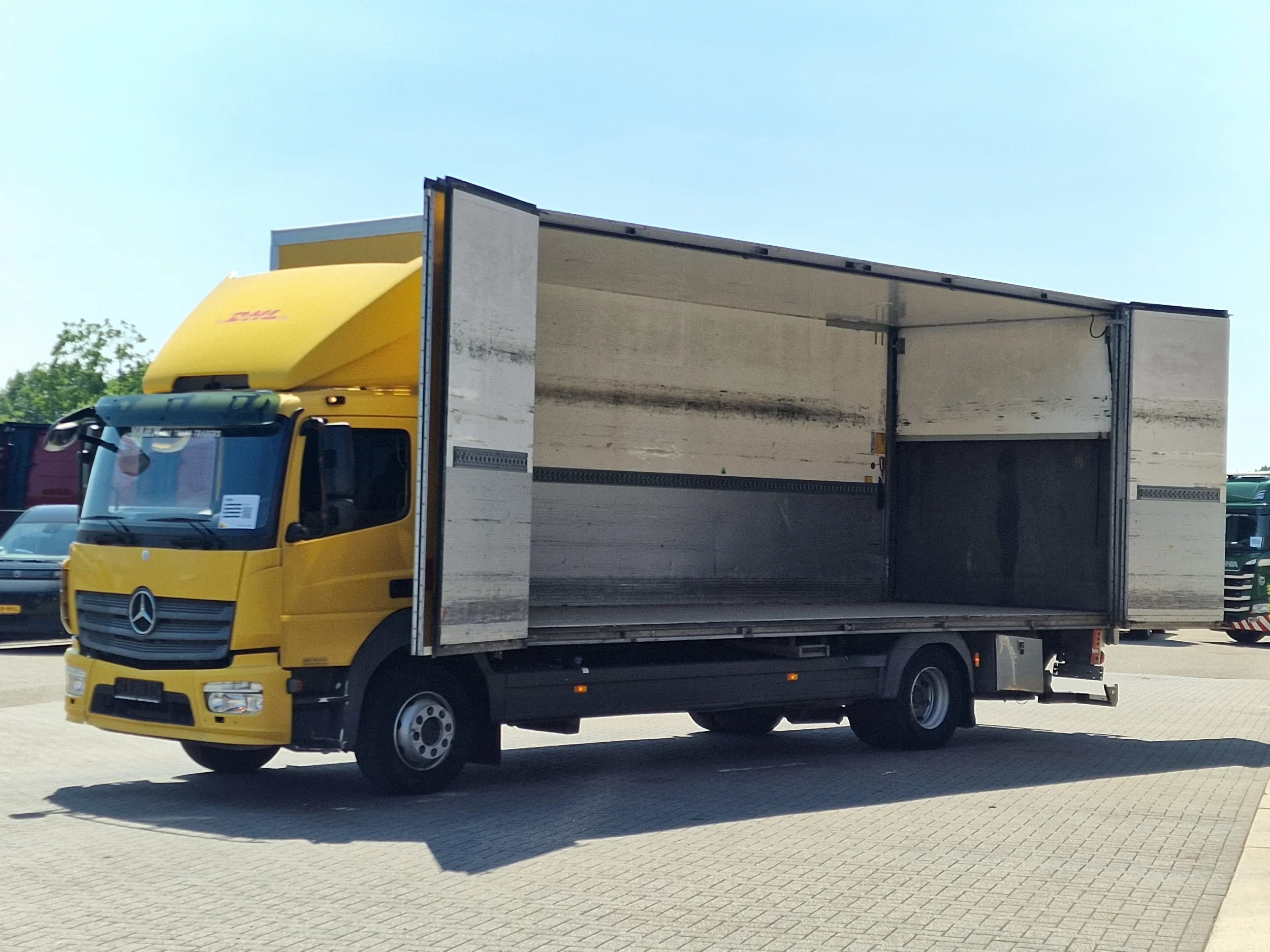 Mercedes-Benz Atego 2013 - 1223 4x2 Box with sidedoors - Loadlift - Euro 6 - Low KM - Automatic gearbox image 12