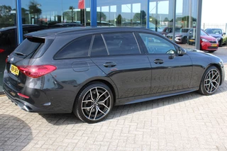 Mercedes-Benz C-Class 2023 - Estate 300e AMG Line NIGHT PAKKET DISTRONIC SFEER CARPLAY CAMERA MULTIBEAM 19'' obrazek 17