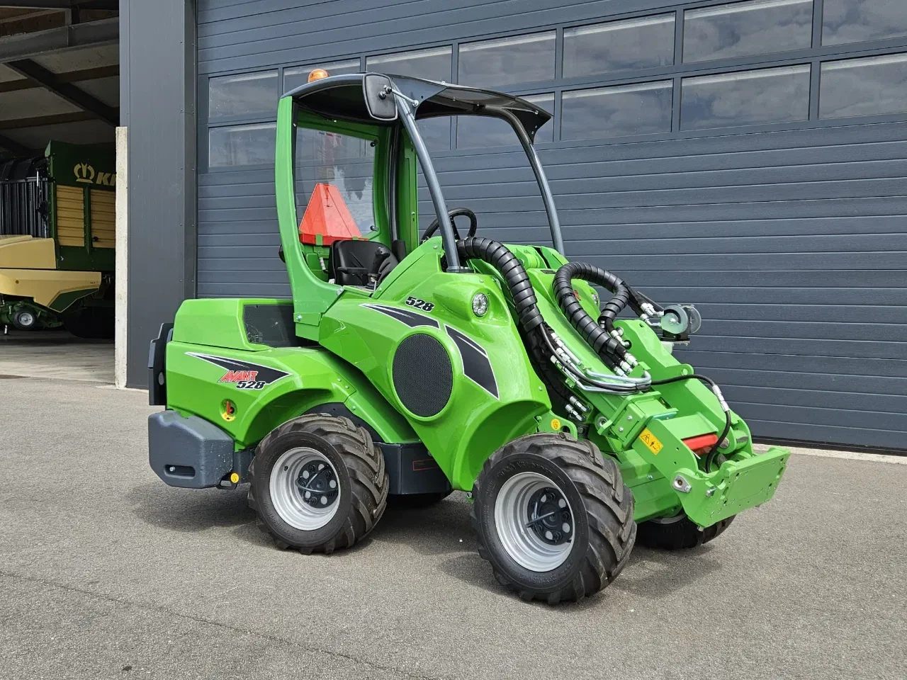 Avant 2025 - 528 Rental mini-shovel afbeelding 1