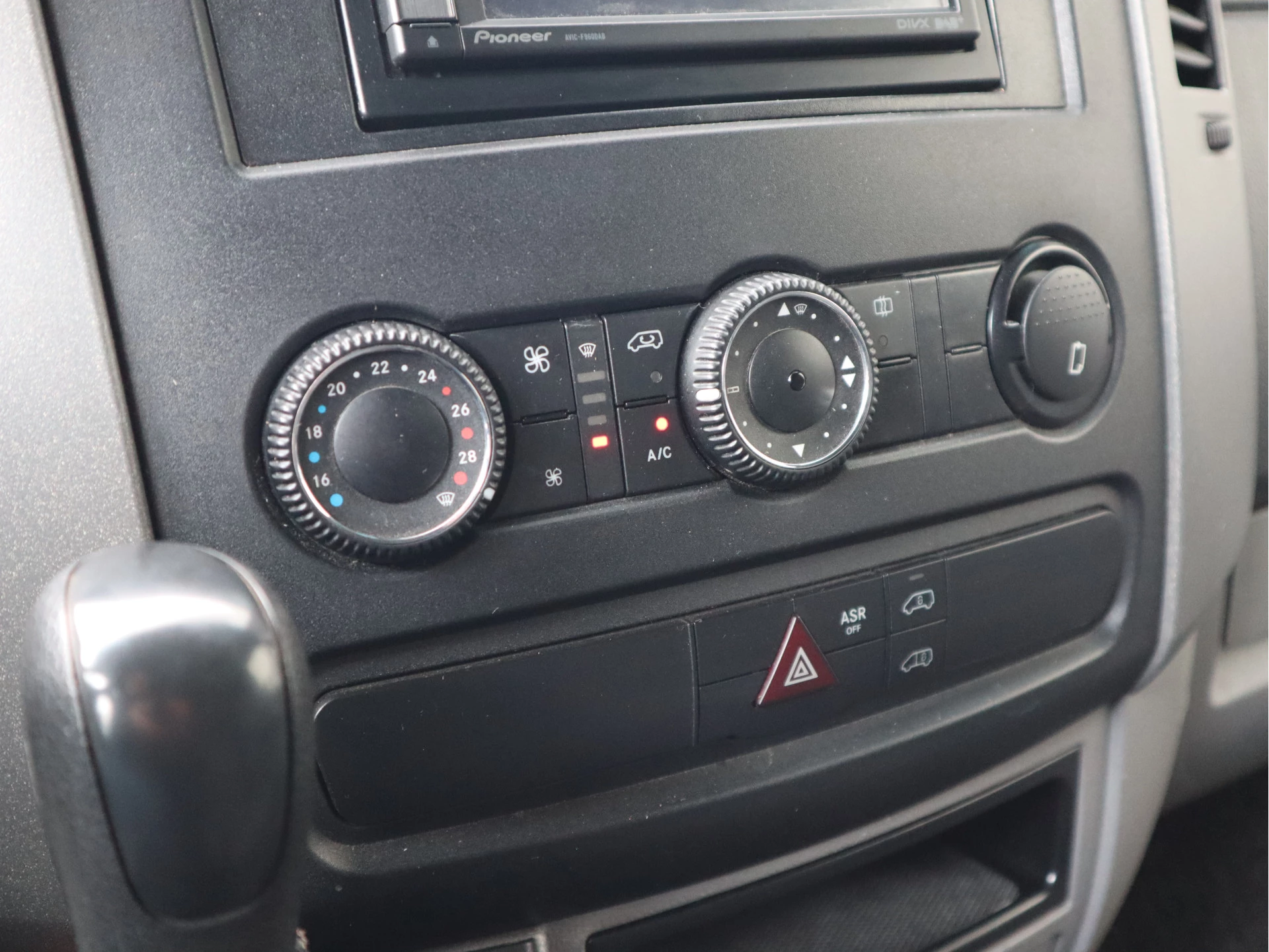Mercedes-Benz Sprinter 2011 - 319 CDI 3.0 V6 Automaat Euro 5 - L2H2 - Trekhaak 3,5t KG - Cruise - Airco zdjęcie 13