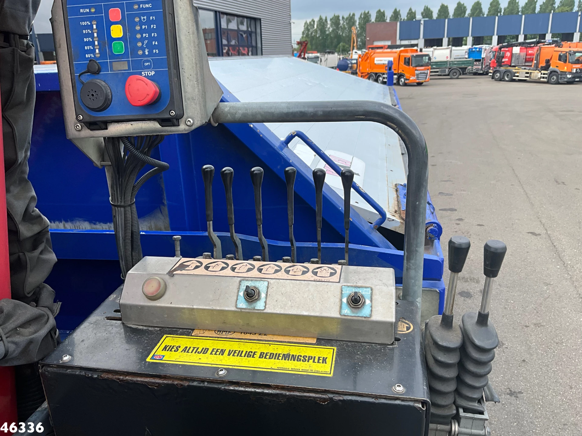 Volvo FMX 460 6x6 Euro 6 HMF 16 Tonmeter Z-kraan 2018 image 13