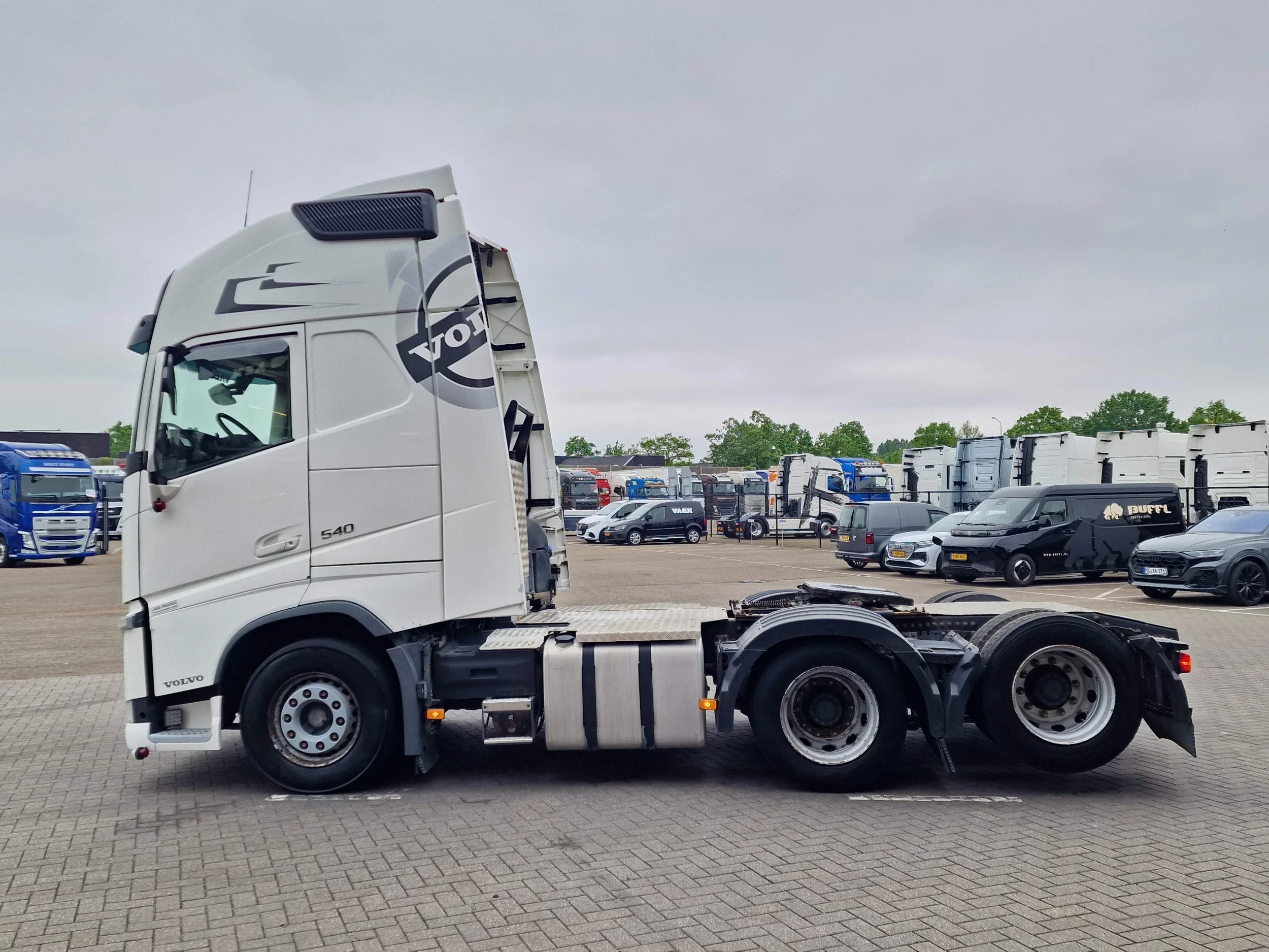 Volvo FH 2018 - 13.540 Globetrotter 6x4 Lift axle - PTO/Hydraulic - 3.20 WB obrázek 40